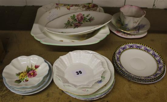18 items of mixed Shelley ceramics